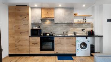 Kühlschrank, Mikrowelle, Ofen, Herdplatte