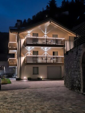 Exterior - Alpen Blumen Genziana Apartment with Mountain View, Terrace, and Wi-Fi (San Lorenzo Dorsino)