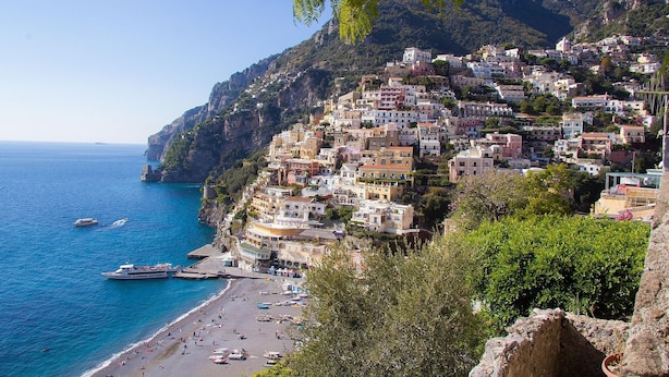 A coastal town with buildings built on a hillside overlooking the sea. - Casa Lalen,
Luxury Apartment with Jacuzzi and Terrace in the Heart of Sorrento. (Sorrento)