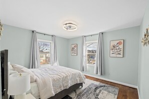 3 habitaciones, tabla de planchar con plancha, wifi y ropa de cama 