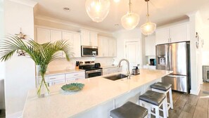 雪櫃、微波爐、焗爐、爐具