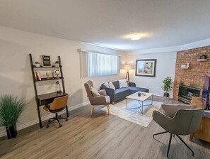 TV, offices - 1BDR + Parking | Close to Niagara Falls & Wineries (St. Catharines)