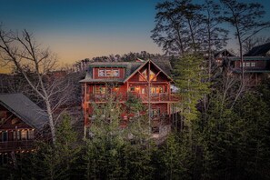 Exterior - *Spacious 5BD Lodge w/ VIEWS | Theater + Hot Tub* (Sevierville)