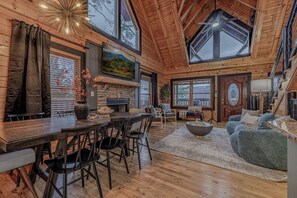 Dining - *Spacious 5BD Lodge w/ VIEWS | Theater + Hot Tub* (Sevierville)