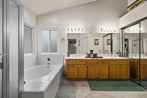 Towels, soap, toilet paper - Spacious 4BR Family Home Near Airport and Stadium (Ontario)