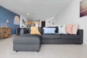 Apartment, Balcony | Living area