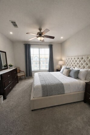 2 bedrooms, iron/ironing board, WiFi - 2-bedroom apartment in welcoming Houston with AC and fitness room (Houston)