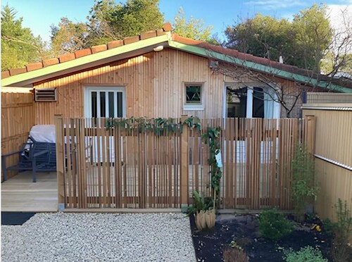 🌿 Le Cabanon de Cassy – Gîte tout confort avec piscine chauffée, proche océan