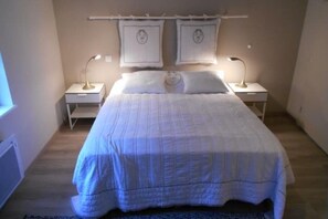 1 slaapkamer, een strijkplank/strijkijzer, wifi, beddengoed