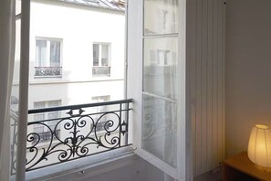 Interior - Charming apartment near the Eiffel Tower (Paris)