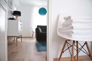 Living area - Charming apartment near the Eiffel Tower (Paris)