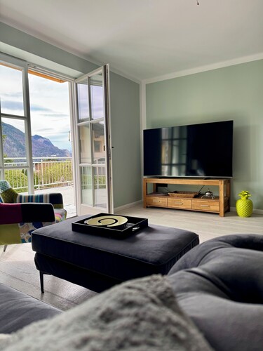 Boutique Apt with Mountain & Lake View Terrace