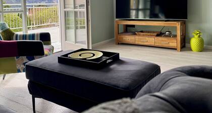 Boutique Apt with Mountain & Lake View Terrace