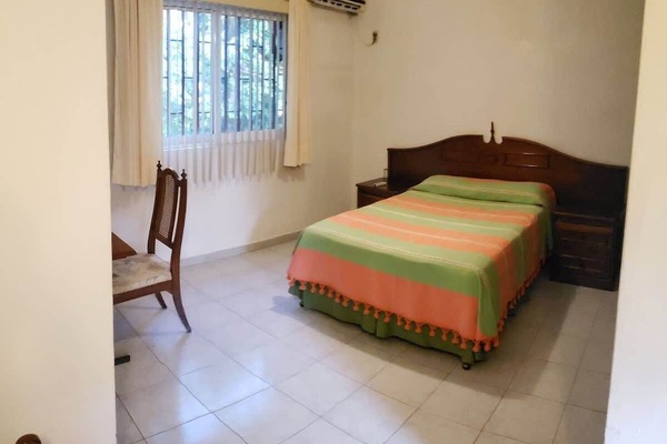 Cama Matrimonial + AC + Area para trabajar