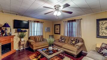 House (2 Bedrooms) | Depan hartanah