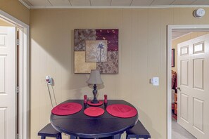 บ้านพัก (2 Bedrooms) | ภายใ  น