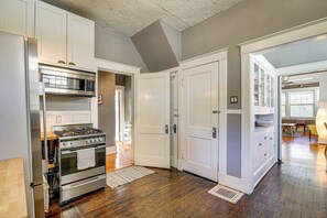 Interior - 1 Mi to Overton Park! Midtown Memphis Bungalow (Memphis)