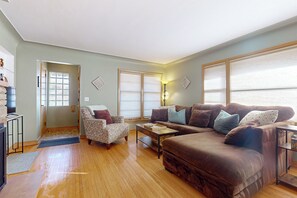 Apartment (2 Bedrooms) | Interior - 2BR Centrally Located Duplex Near Shopping (Minneapolis)
