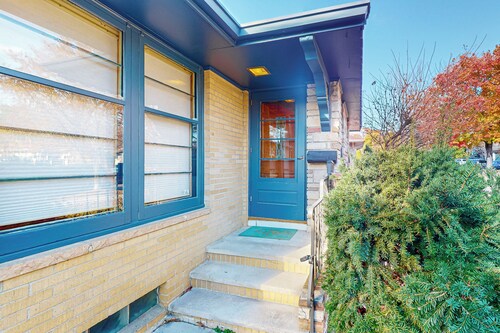 2BR Centrally Located Duplex Near Shopping