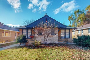 Apartment (2 Bedrooms) | Interior - 2BR Centrally Located Duplex Near Shopping (Minneapolis)