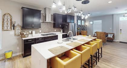 Stylish 3BR Home w/ Patio, W & D