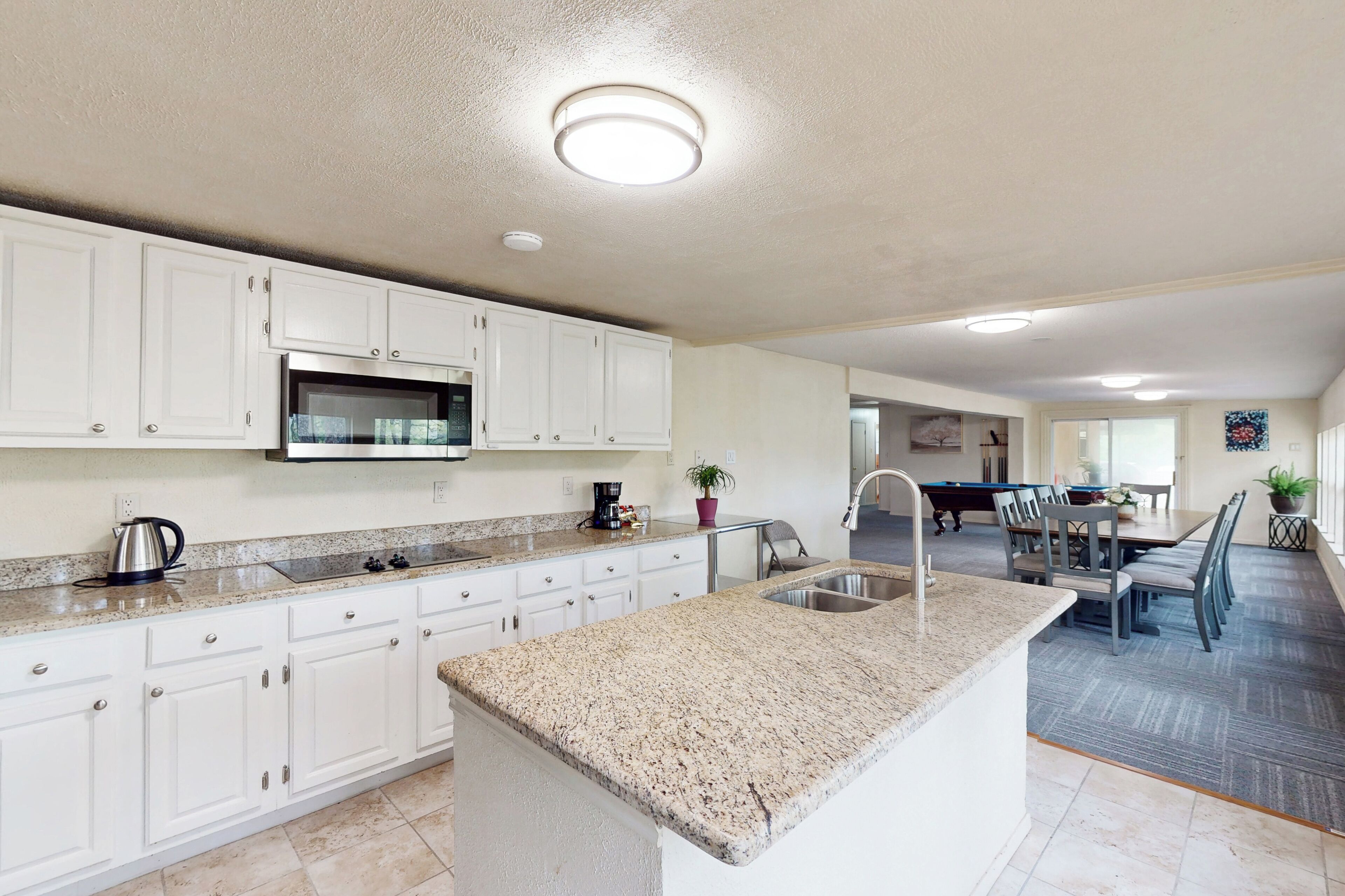 المنشأة من الداخل