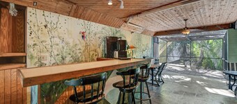 Tropical Vibes! Riverfront Bonita Springs Hideaway