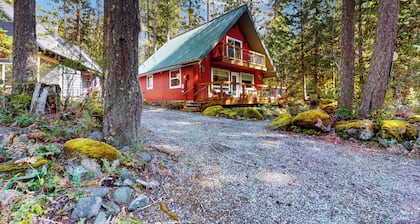 Wooded-view Decks: Family Cabin Retreat in Deming