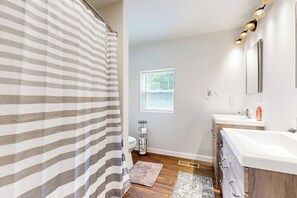 House (3 Bedrooms) | Interior - Beautiful Stucco House in North Hudson (Hudson)