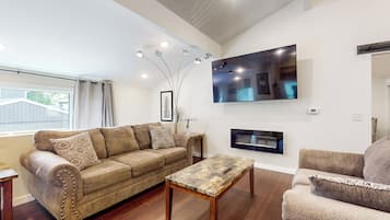 House (3 Bedrooms) | Front of property