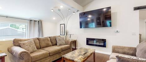 House (3 Bedrooms) | Front of property