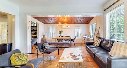 5 Mi to Las Olas Beach! Bright Home w/ Fenced Yard