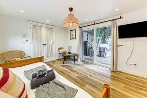House (3 Bedrooms) | Interior - 5 Mi to Las Olas Beach! Bright Home w/ Fenced Yard (Fort Lauderdale)