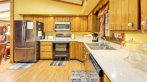 A kitchen with wooden cabinets, stainless steel appliances, and a marble countertop. - 3 Mi to Ruby Falls: 'the Downer House' w/ Yard (Chattanooga)