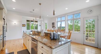 5BR Mtn View Home w/ Fireplace, Grill, Jetted Tub