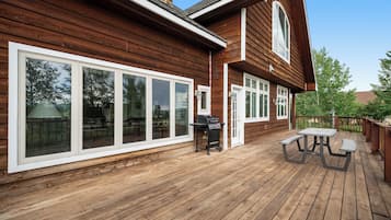 House (5 Bedrooms) | Interior