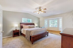 Interior - Cozy Cabin w/ Jetted Tub & Dog-friendly (Arnold)