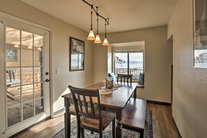 Interior - Lakefront Cabin w/ Beach Access: 8 Mi to Northstar (Tahoe Vista)