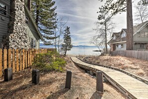 Interior - Lakefront Cabin w/ Beach Access: 8 Mi to Northstar (Tahoe Vista)