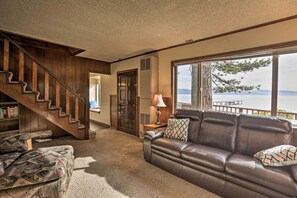 Interior - Lakefront Cabin w/ Beach Access: 8 Mi to Northstar (Tahoe Vista)