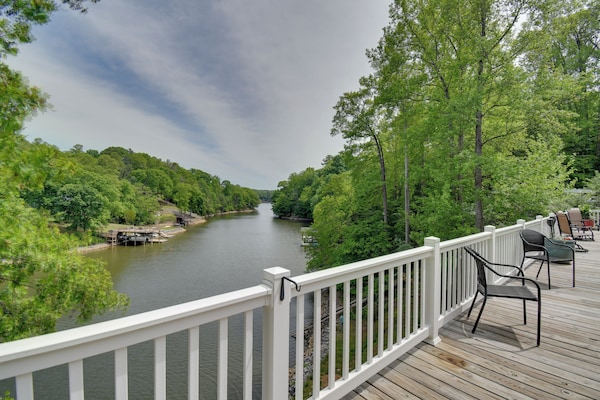 Private Hot Tub! Getaway On Smith Mountain Lake - Smith Mountain Lake, VA
