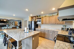 House (5 Bedrooms) | Interior - Private Hot Tub! Getaway on Smith Mountain Lake (Goodview)