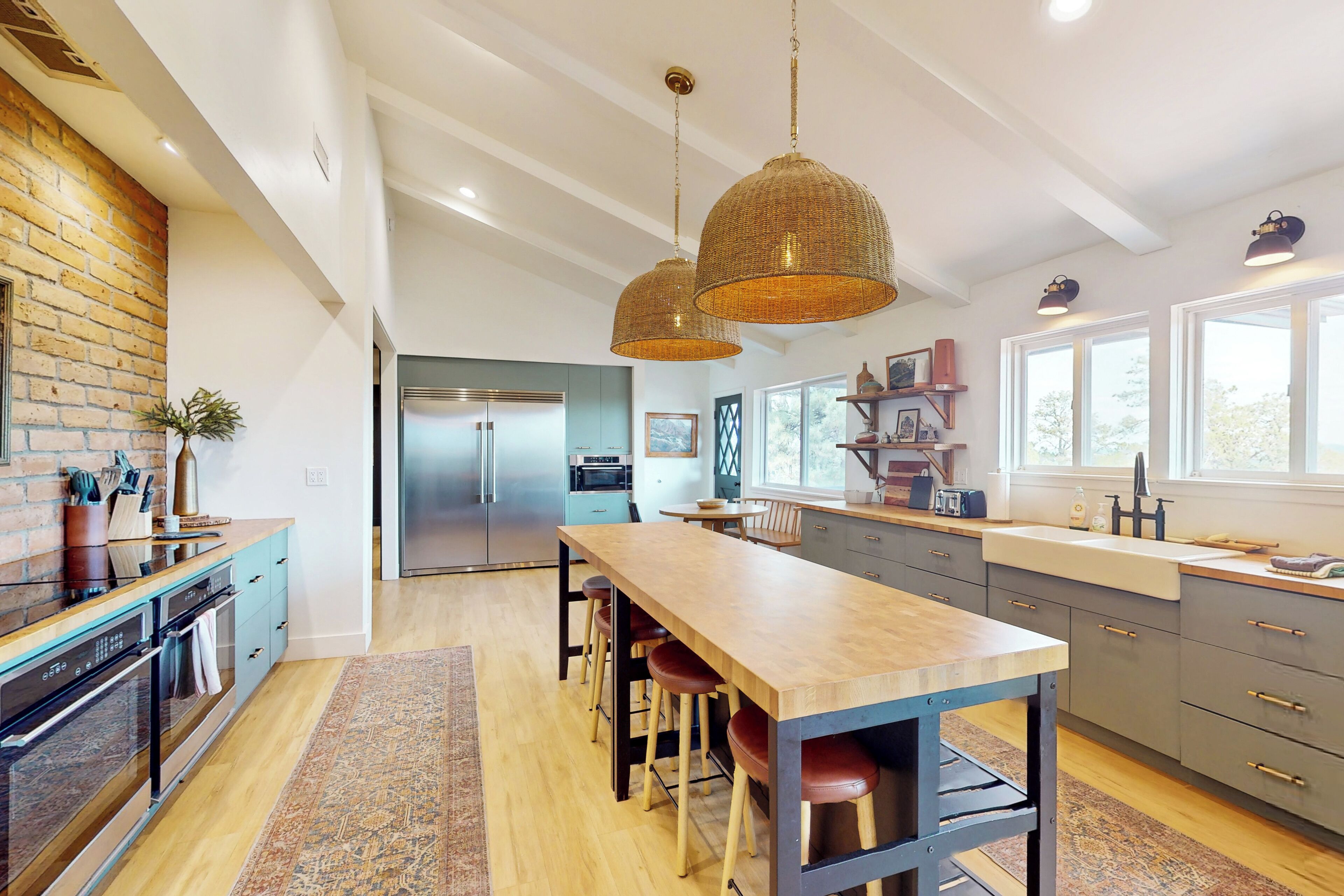 House (5 Bedrooms) | Interior