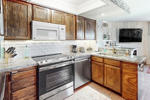 Apartment (0 Bedroom) | Interior - Mtn-view Brian Head Corner Studio w/ Balcony! (Brian Head)