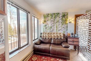 Apartment (0 Bedroom) | Interior - Mtn-view Brian Head Corner Studio w/ Balcony! (Brian Head)