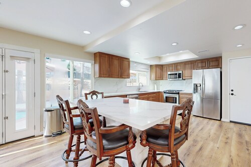 4 BR Home in Rancho Cucamonga Hills - Luxury