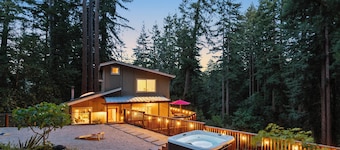 Redwood Oasis - Luxe Santa Cruz Cabin w/ Hot Tub