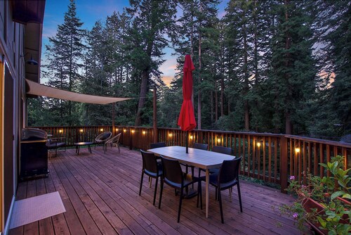 Redwood Oasis - Luxe Santa Cruz Cabin w/ Hot Tub