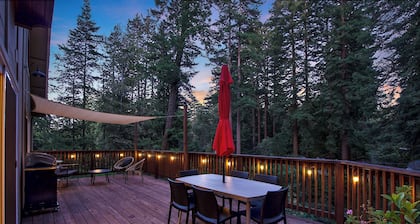 Redwood Oasis - Luxe Santa Cruz Cabin w/ Hot Tub
