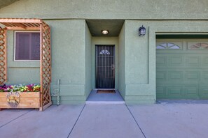 House (3 Bedrooms) | Interior - Patio Hangouts! Bullhead City Home Near Casinos (Bullhead City)